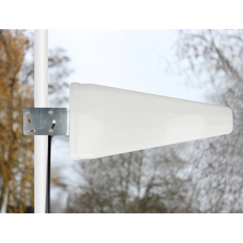 Delock LTE Antenna SMA plug 9 - 11 dB directional with connection cable (RG-58, 5 m) white outdoor