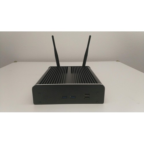 Nuc industriale fanless 7th generation i3 / i5, con supporto Intel Optane ed ssd/hdd 2,5". Slim design