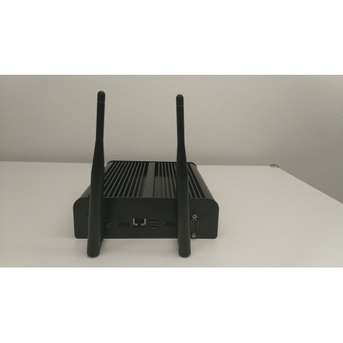 Nuc industriale fanless 7th generation i3 / i5, con supporto Intel Optane ed ssd/hdd 2,5". Slim design