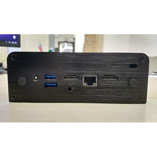 Nuc industriale fanless 7th generation i3 / i5, con supporto Intel Optane ed ssd/hdd 2,5". Slim design