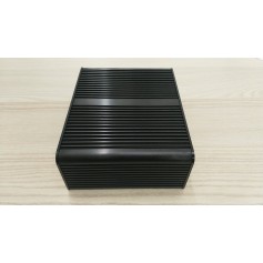 Nuc industriale fanless 7th generation i3 / i5, con supporto Intel Optane ed ssd/hdd 2,5". Slim design