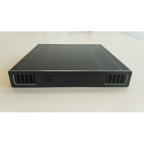 Nuc industriale fanless 7th generation i3 / i5, con supporto Intel Optane ed ssd/hdd 2,5". Slim design