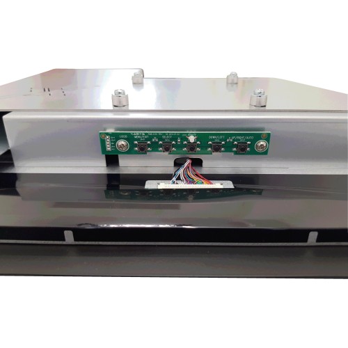 Monitor 17" per fissaggio su armadi rack 8U, colore nero. Disponibile anche con touchscreen